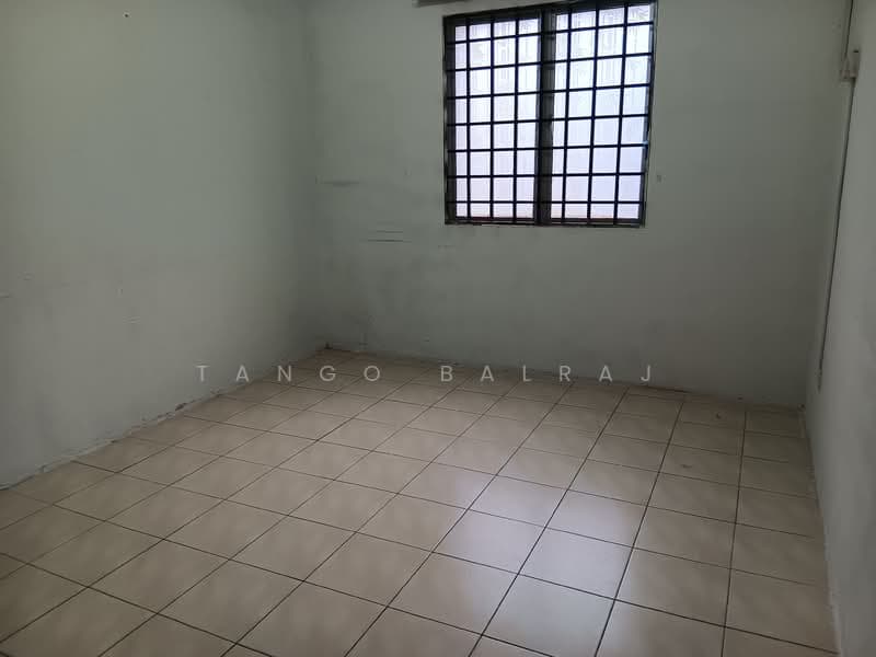 Pangsapuri Mayang (Puncak Jalil) - 1