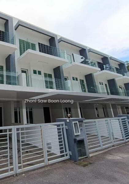 Tierra Residence 3 Storey Terrace - 1
