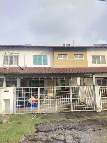 Facing Open Double Storey Bandar Saujana Putra - 1