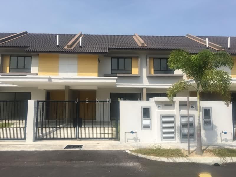 Freehold 2 Sty House at Bdr Mahkota Banting - 1
