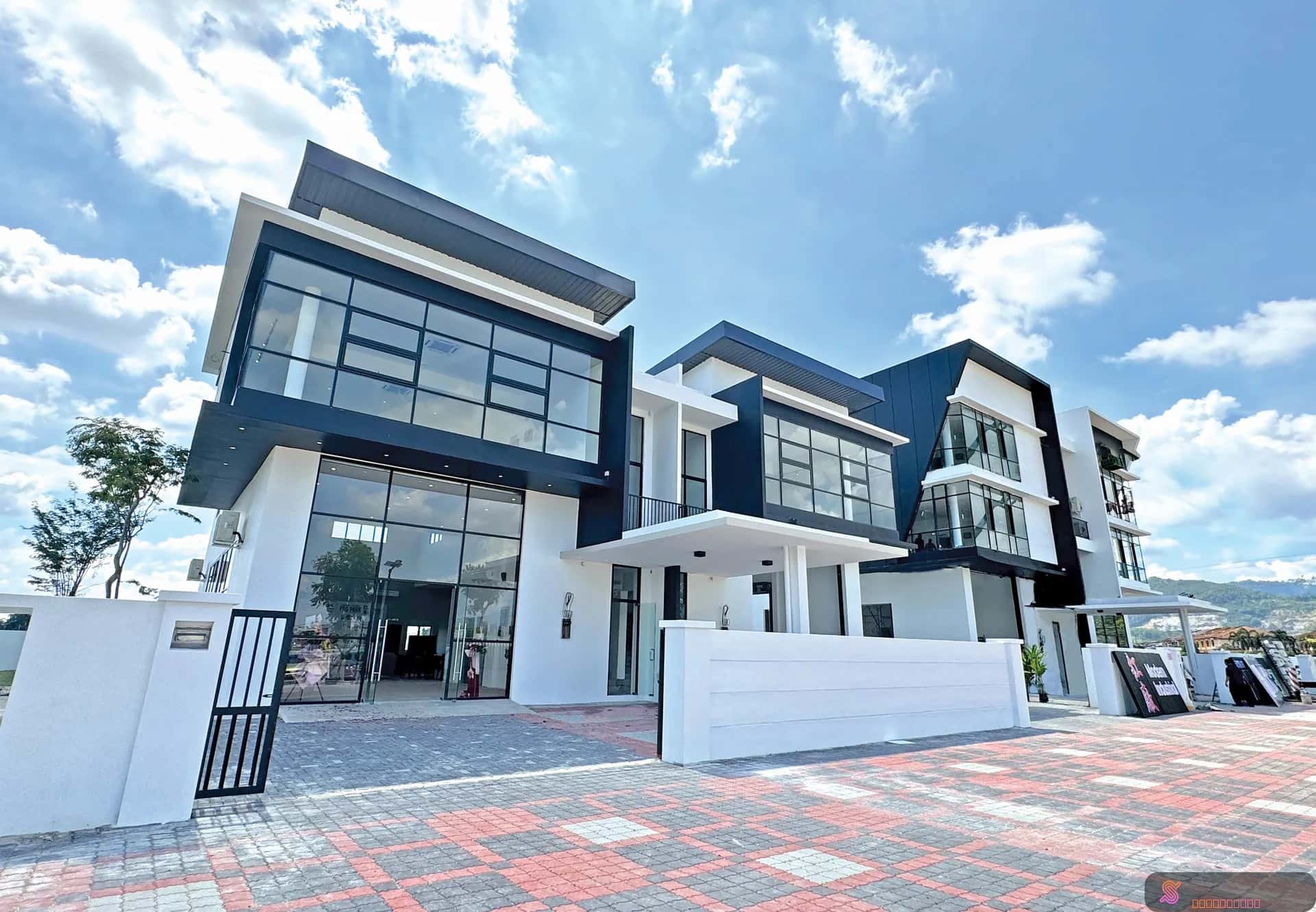 Menglembu SEMI-D Warehouse / Light Industry (only RM 5000 downpayment)